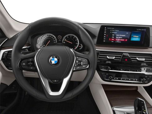 Used 2018 BMW 530i RWD image 2