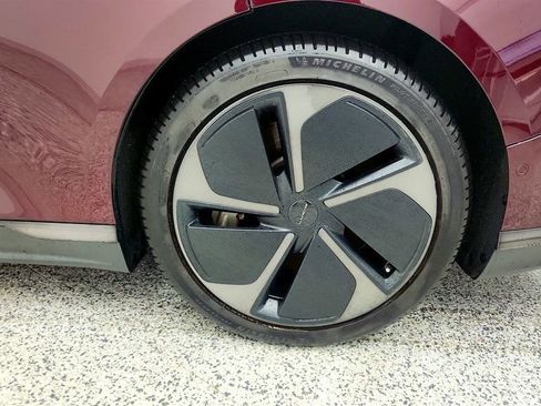 Used 2024 Lucid Air Touring image 9