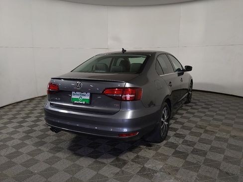 Used 2017 Volkswagen Jetta SE FWD image 7