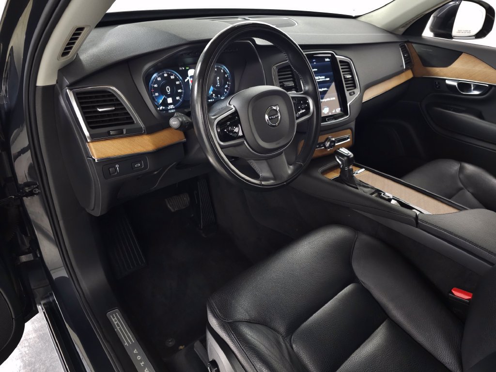 Used 2022 Volvo XC90 T6 Momentum w/ Climate Package AWD/4WD image 16