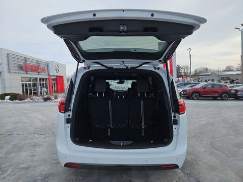 New 2026 Chrysler Pacifica Select image 7