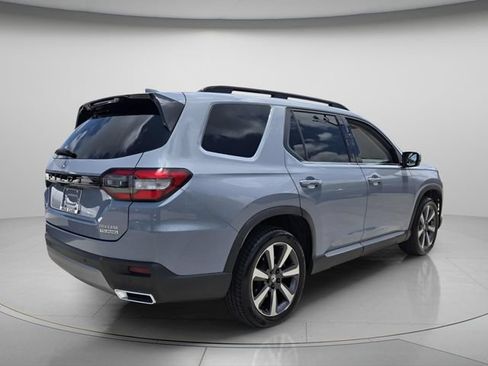 Used 2024 Honda Pilot Touring image 8