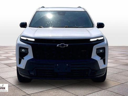 Used 2024 Chevrolet Traverse RS image 3