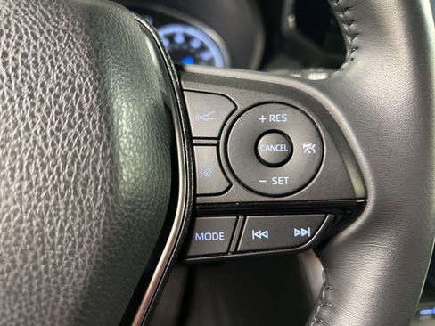 Used 2022 Toyota Venza XLE image 21