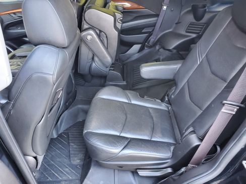 Used 2015 Cadillac Escalade Luxury image 42