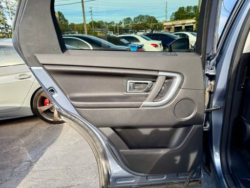 Used 2019 Land Rover Discovery Sport SE image 26