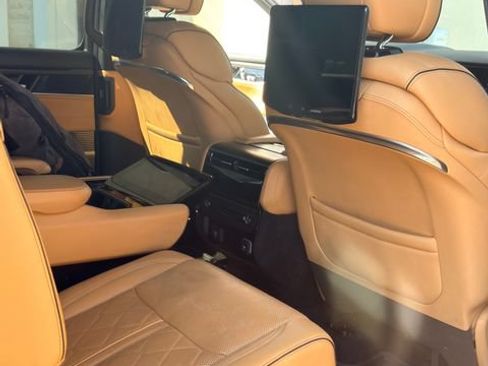 Used 2025 Jeep Grand Wagoneer L Series III w/ Rear Seat Video Group 1 AWD/4WD image 8