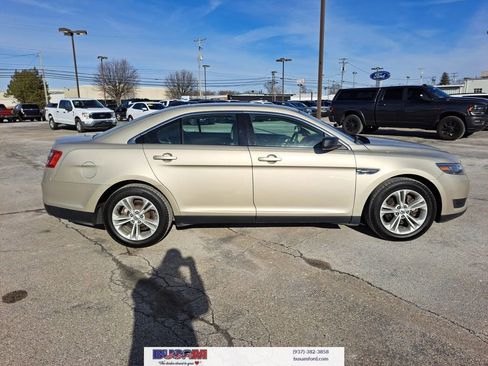 Used 2017 Ford Taurus SE image 25