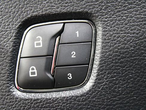 Used 2020 Ford F150 Lariat image 37