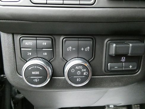 Certified 2024 GMC Yukon XL Denali Ultimate image 32