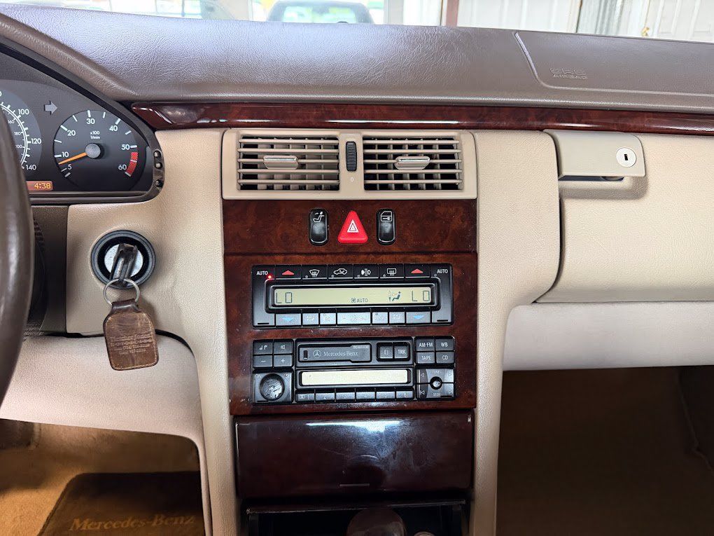 Used 1996 Mercedes-Benz E 300 Sedan image 20