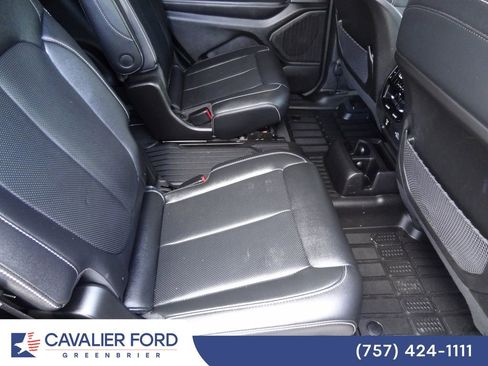 Used 2023 Jeep Grand Cherokee L Limited w/ Luxury Tech Group II AWD/4WD image 14