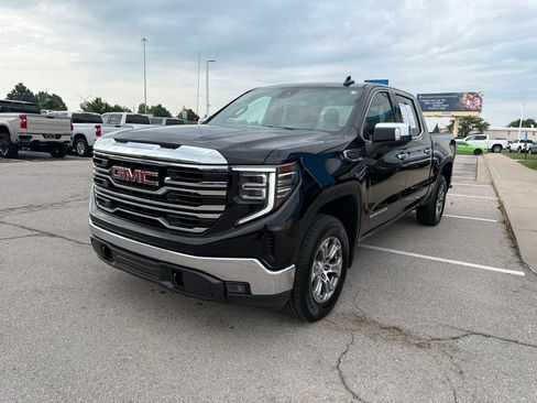 Used 2025 GMC Sierra 1500 SLT AWD/4WD image 7