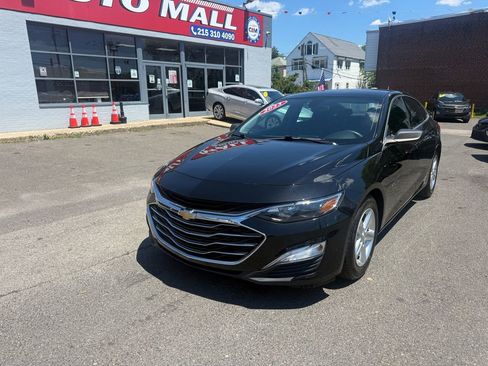 Used 2022 Chevrolet Malibu LS FWD image 2