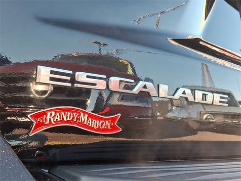 Used 2024 Cadillac Escalade Luxury image 33