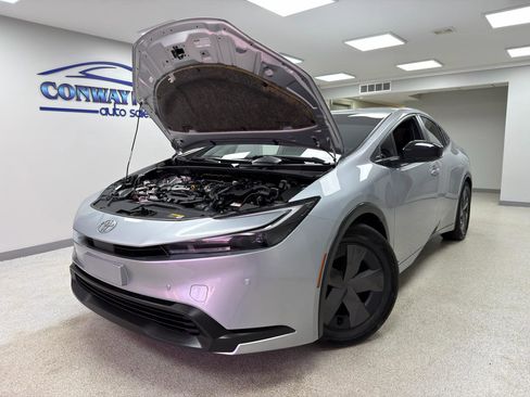 Used 2023 Toyota Prius LE AWD/4WD image 34