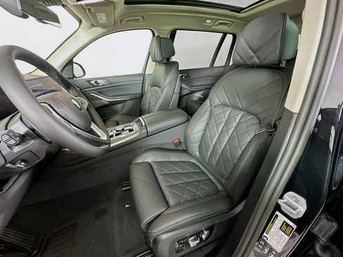 Used 2025 BMW X7 xDrive40i w/ Premium Package image 26