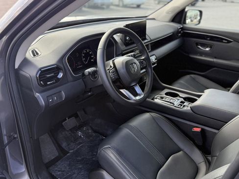Certified 2025 Honda Pilot Touring image 16