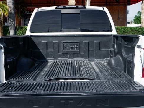 Used 2021 Nissan Titan SV image 8