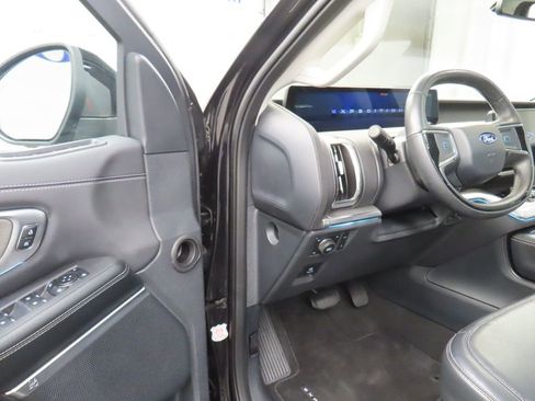 Used 2025 Ford Expedition Max Platinum AWD/4WD image 63
