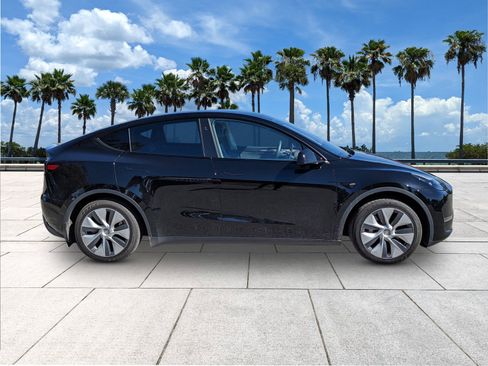 Used 2023 Tesla Model Y Long Range image 9