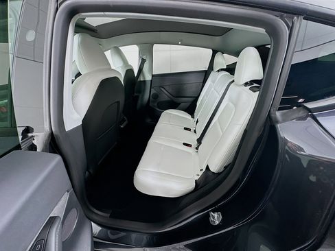 Used 2025 Tesla Model Y Long Range image 26