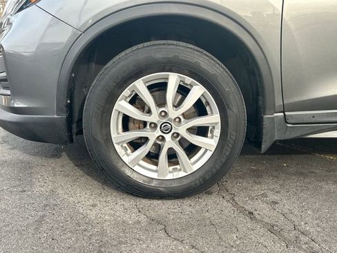 Used 2018 Nissan Rogue SV w/ Premium Package image 26