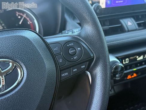 Used 2025 Toyota RAV4 XLE image 17