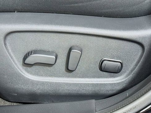 Used 2020 Nissan Rogue SV w/ Premium Package image 16