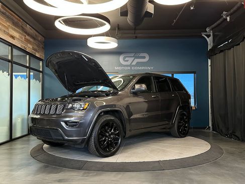 Used 2021 Jeep Grand Cherokee Laredo X AWD/4WD image 25