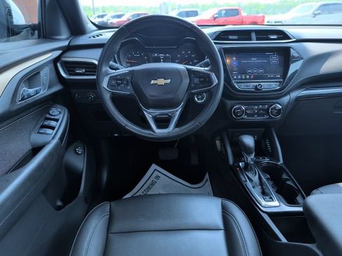 Used 2023 Chevrolet TrailBlazer ACTIV w/ Sun and Liftgate Package FWD image 2