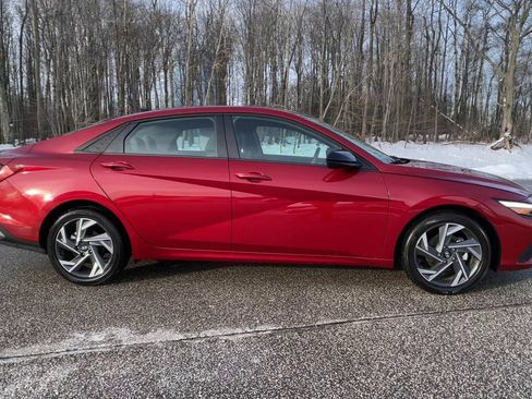Used 2025 Hyundai Elantra Sport image 10
