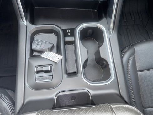 Used 2024 GMC Sierra 3500 Denali w/ Denali Reserve Package image 32