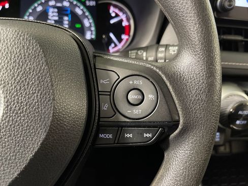 Certified 2025 Toyota RAV4 XLE FWD image 27