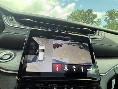 New 2025 Jeep Grand Cherokee Limited w/ Luxury Tech Group II image 18