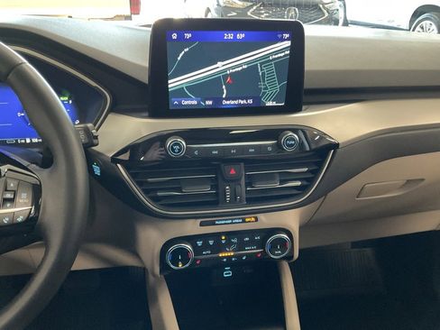 Used 2022 Ford Escape SEL w/ Technology Package image 15