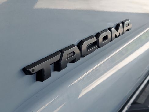 Used 2019 Toyota Tacoma TRD Off-Road RWD image 5