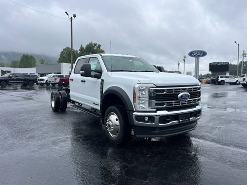 New 2025 Ford F450 XL w/ XL Chrome Package image 3