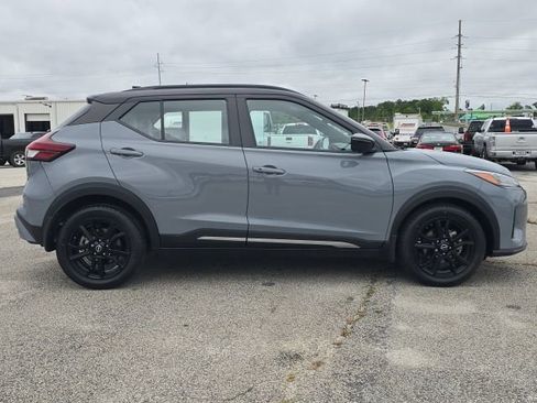 Used 2023 Nissan Kicks SR w/ SR Premium Package image 6