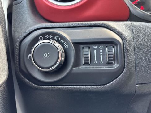 Used 2021 Jeep Wrangler Unlimited Rubicon w/ Cold Weather Group AWD/4WD image 24