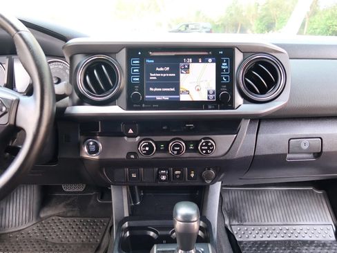 Used 2018 Toyota Tacoma TRD Sport RWD image 29