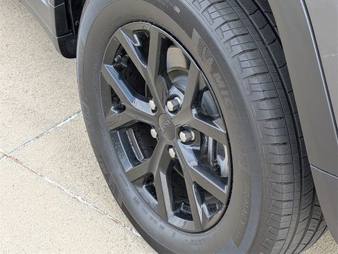 Used 2024 Jeep Grand Cherokee L Altitude image 7