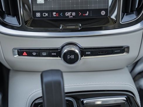 Used 2023 Volvo S60 T8 Plus image 21