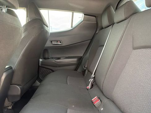 Used 2019 Toyota C-HR LE FWD image 17