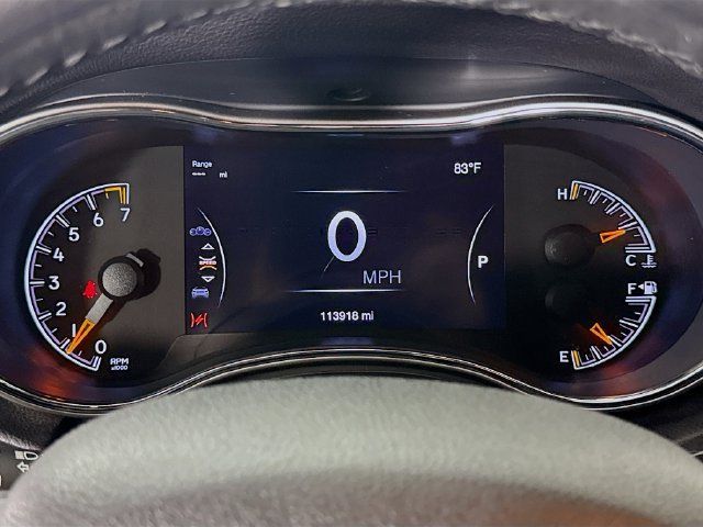 Used 2018 Jeep Grand Cherokee Laredo AWD/4WD image 12
