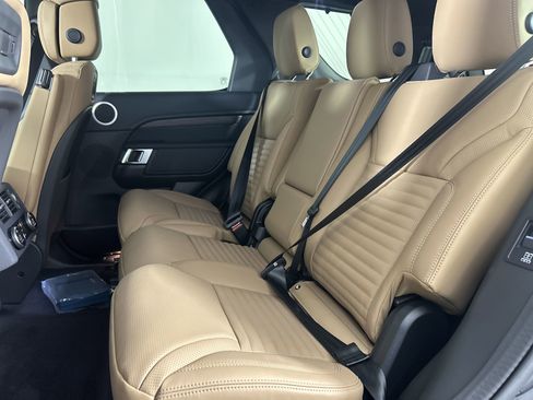 New 2025 Land Rover Discovery Dynamic SE image 11