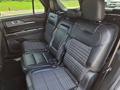 Used 2025 Ford Explorer ST-Line RWD image 21