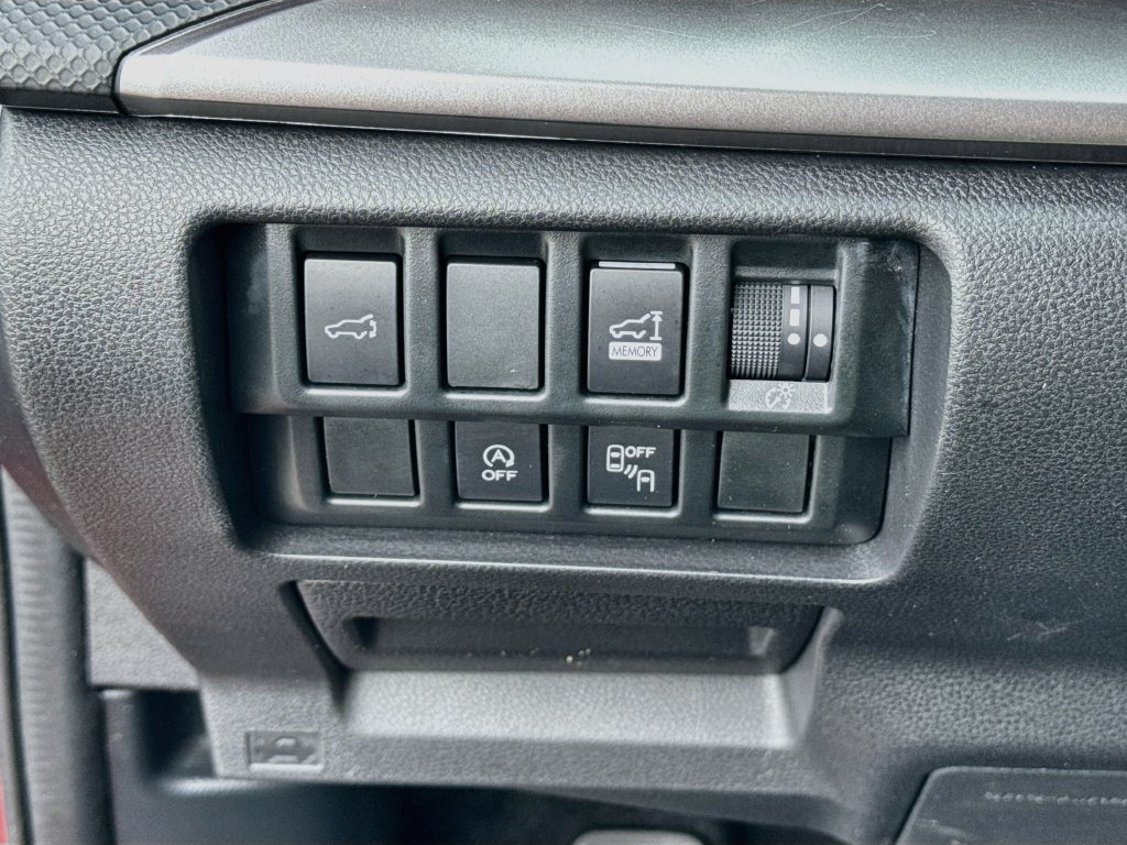 Used 2020 Subaru Forester Premium AWD/4WD image 6