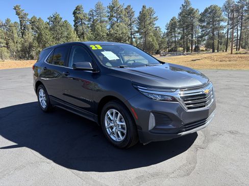 Used 2023 Chevrolet Equinox LT FWD image 2