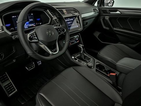 Certified 2024 Volkswagen Tiguan SE R-Line image 10